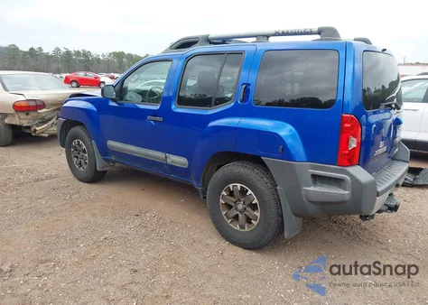 2015 Nissan Xterra Pro-4X z USA, uszkodzony, nr VIN 5N1AN0NW2FN657313